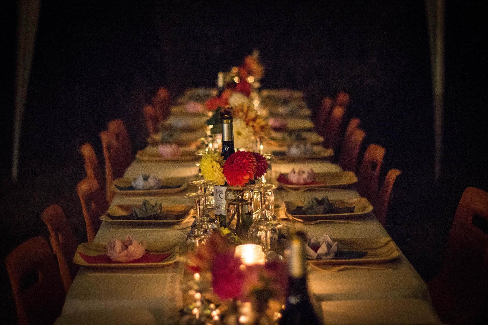 What makes beeswax candles a more eco-friendly option for weddings? - BZZWAX